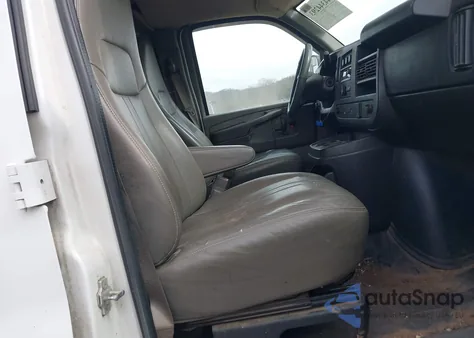 2015 Chevrolet Express 2500 Work Van z USA, uszkodzony, nr VIN 1GCWGFFF3F1107535